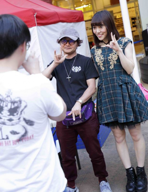 thu nhập từ chụp hình cùng fan